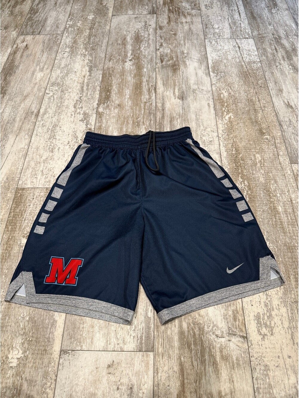 Nike Ole Miss Rebels Mens M Basketball Shorts NCAA Dri Fit